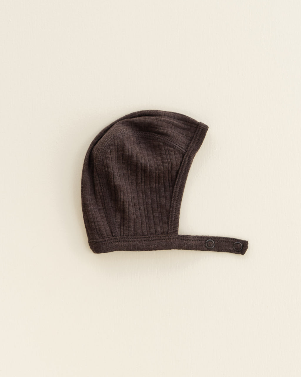 Bonnet with press stud rib wool/silk - cocoa
